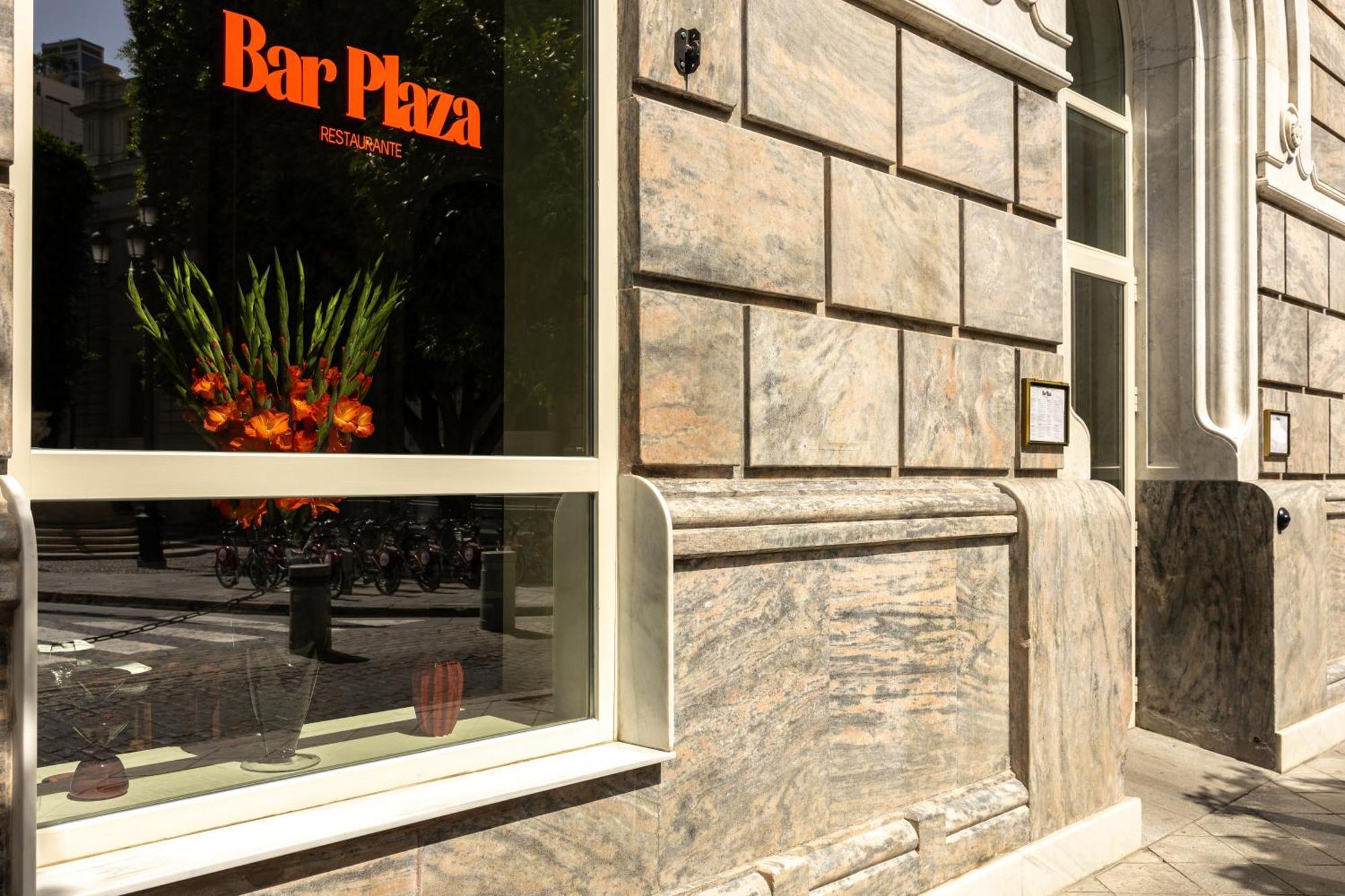 Mercer Plaza Sevilla 5 Gl Bagian luar foto