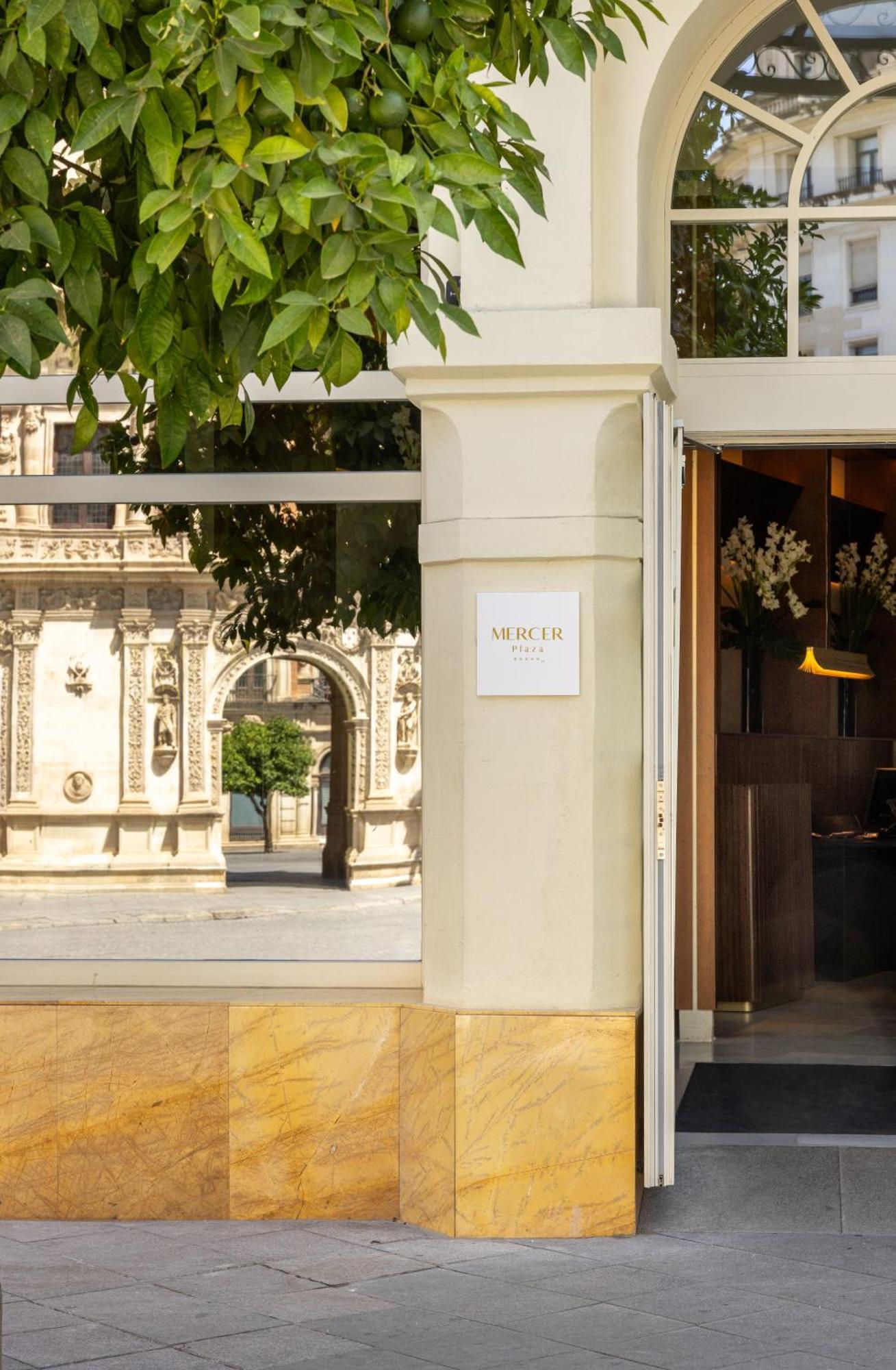 Mercer Plaza Sevilla 5 Gl Bagian luar foto