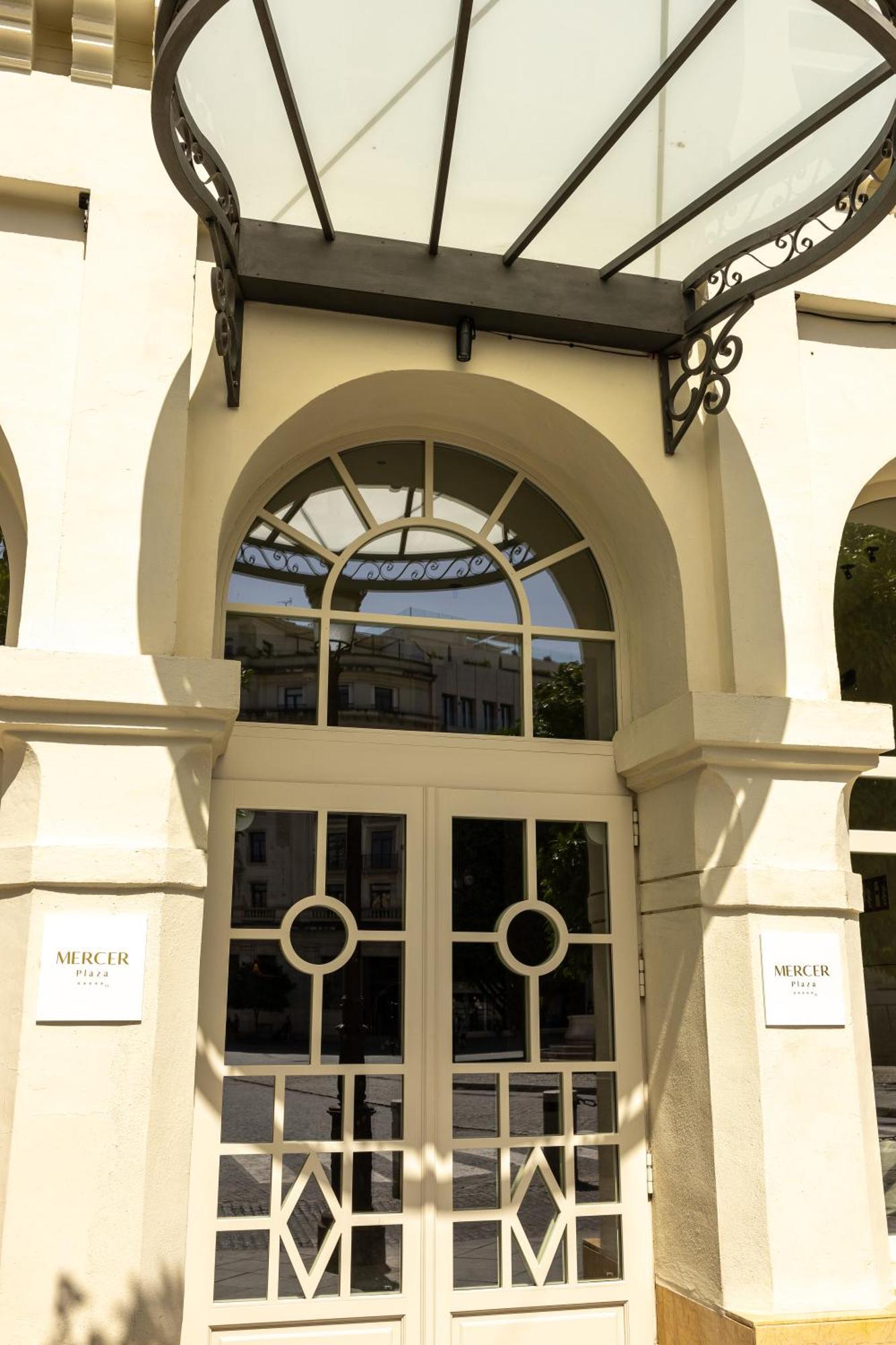 Mercer Plaza Sevilla 5 Gl Bagian luar foto
