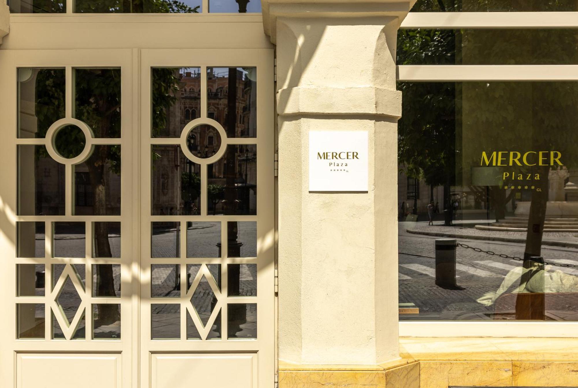 Mercer Plaza Sevilla 5 Gl Bagian luar foto